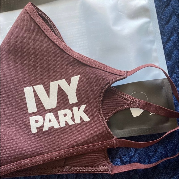 NEW Adidas x Ivy Park Beyonce Face Mask Size Medium - Picture 3 of 7